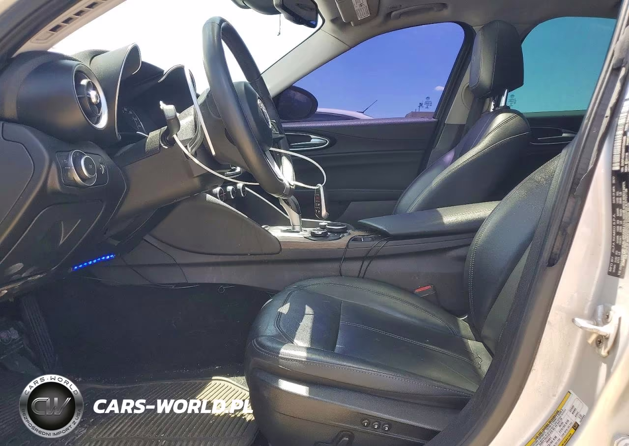 2017 Alfa Romeo Giulia Ti Q4 VIN:ZARFAEEN4H7554496 - 7