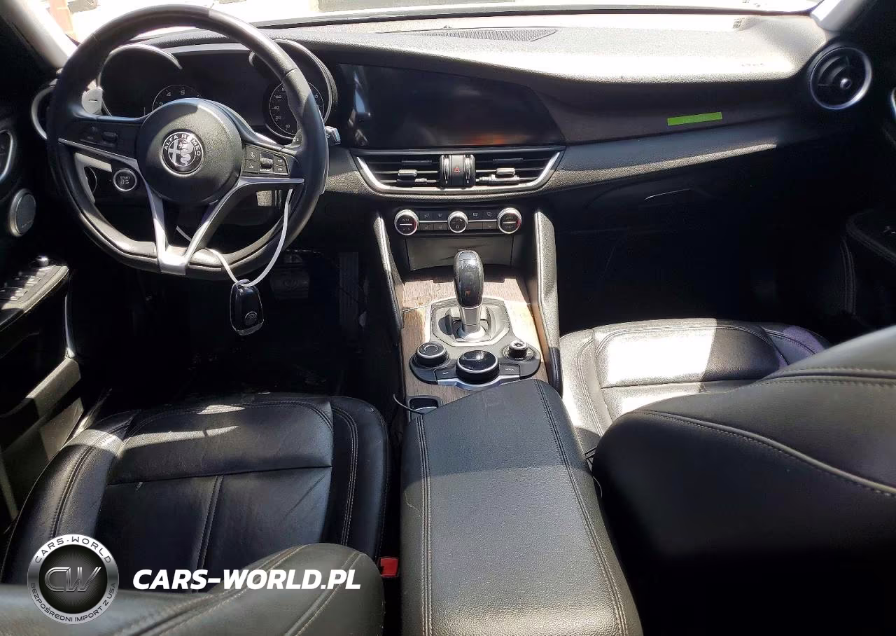 2017 Alfa Romeo Giulia Ti Q4 VIN:ZARFAEEN4H7554496 - 8
