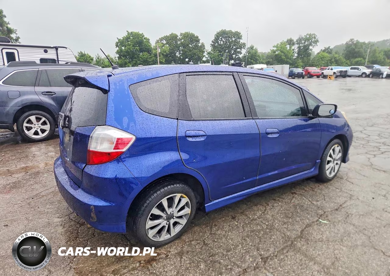 2012 Honda Fit Sport VIN:JHMGE8H52CC008357 - 3