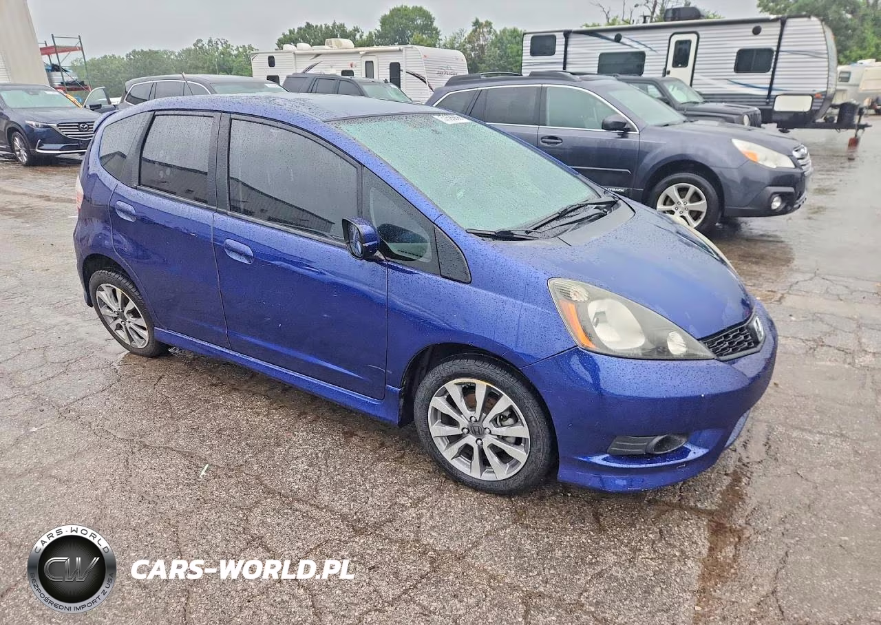 2012 Honda Fit Sport VIN:JHMGE8H52CC008357 - 4