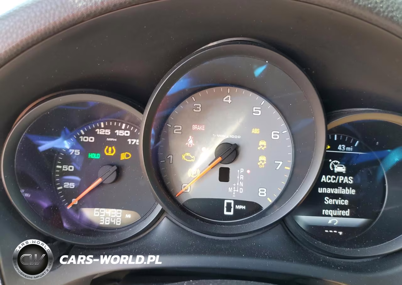 2018 Porsche Macan S VIN:WP1AB2A57JLB32885 - 9