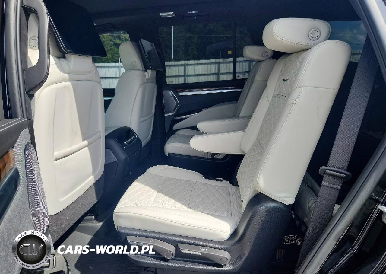 2025 Cadillac Escalade Sport Platinum VIN:1GYS9GRL9SR274438 - 11