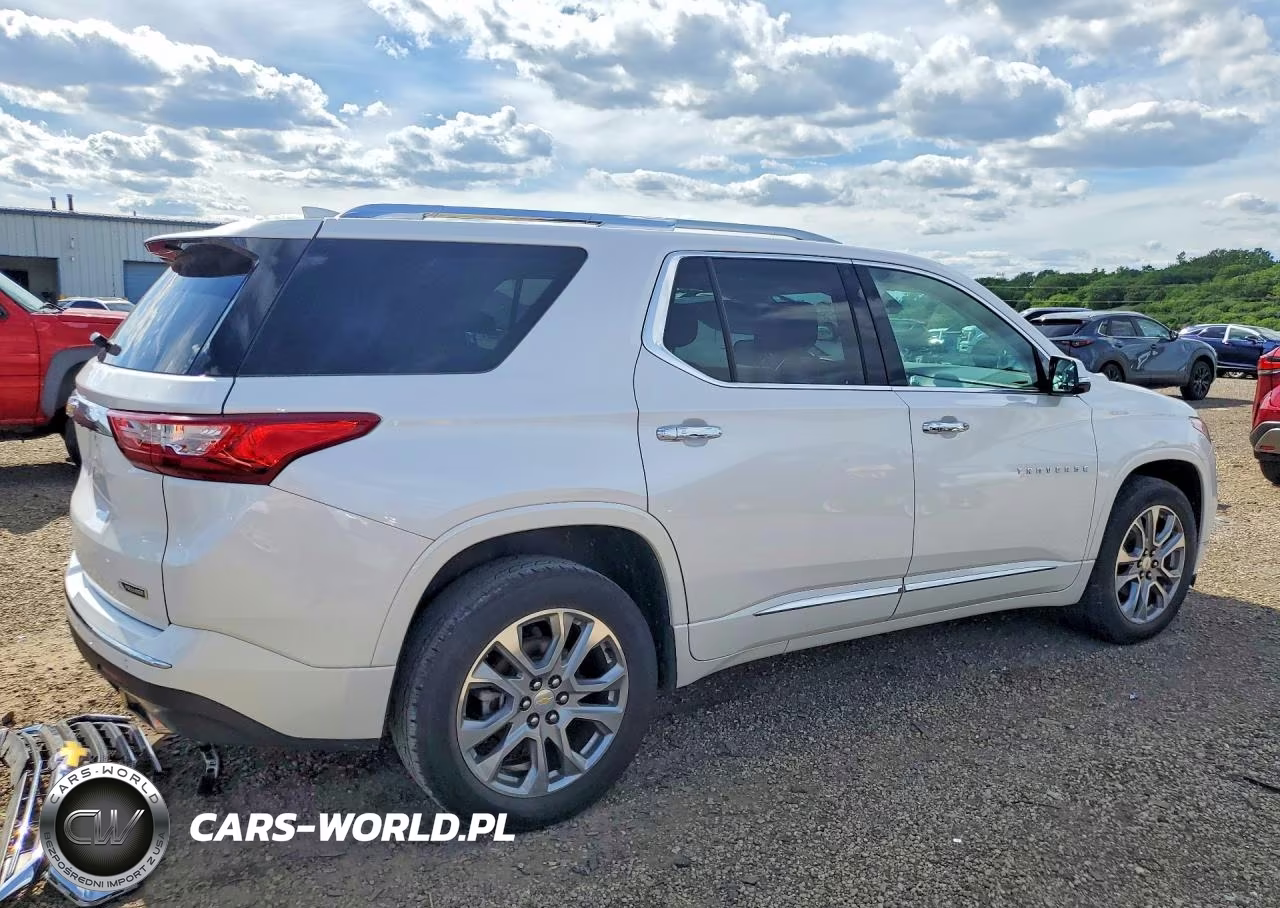 2018 Chevrolet Traverse Premier VIN:1GNERKKW0JJ177658 - 3