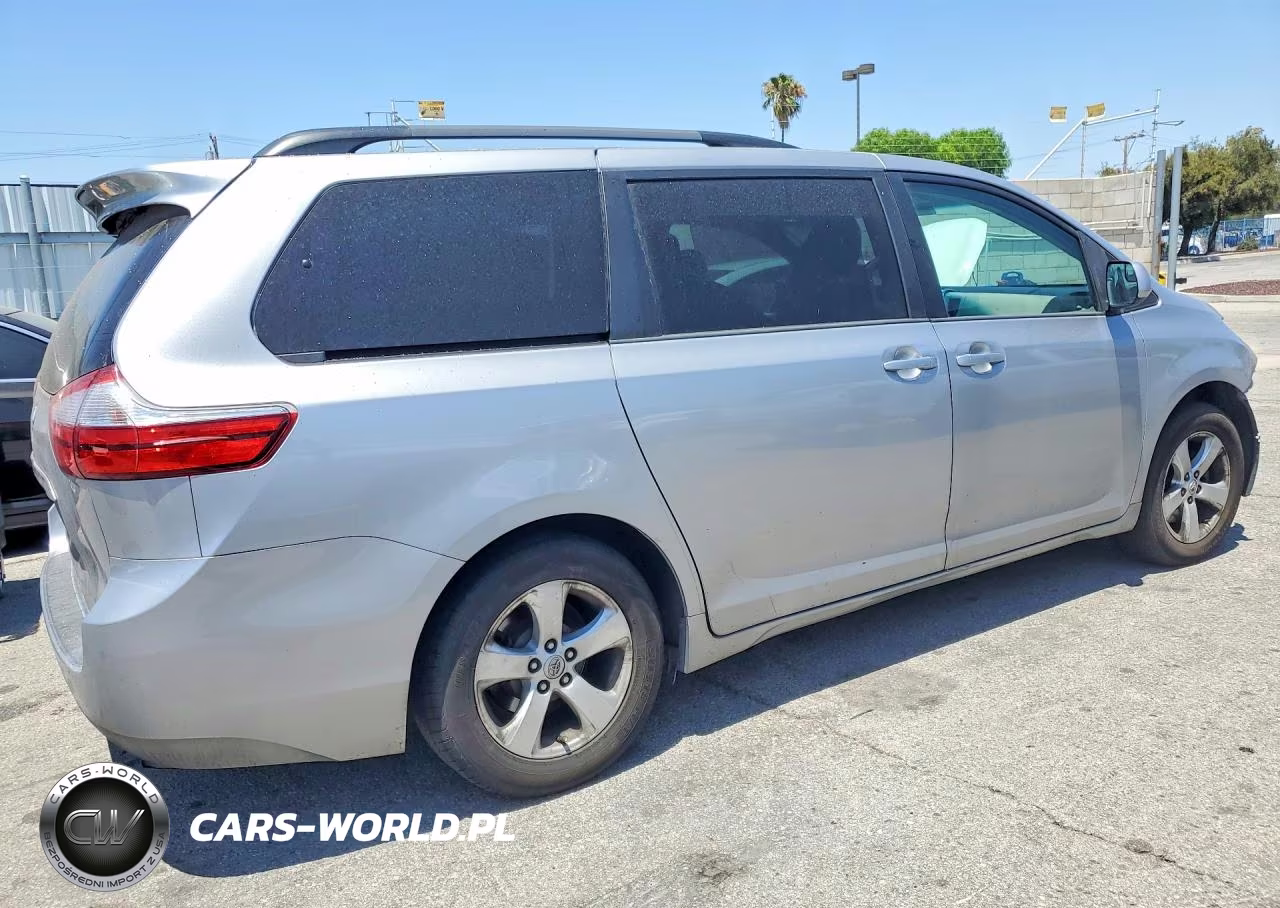 2015 Toyota Sienna Le VIN:5TDKK3DC9FS552336 - 3