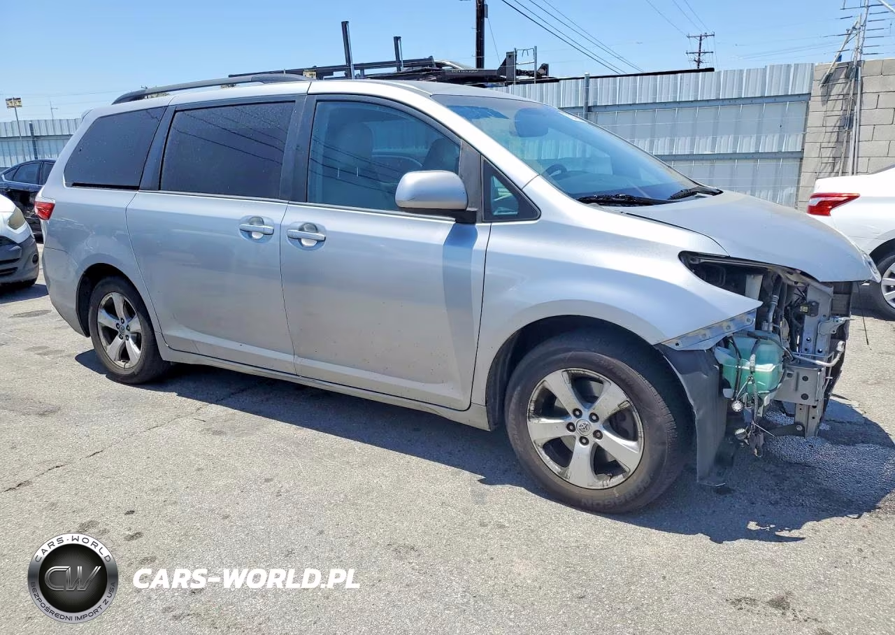 2015 Toyota Sienna Le VIN:5TDKK3DC9FS552336 - 4