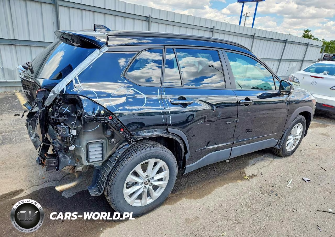 2022 Toyota Corolla Cross Le VIN:7MUBAABG1NV033931 - 3