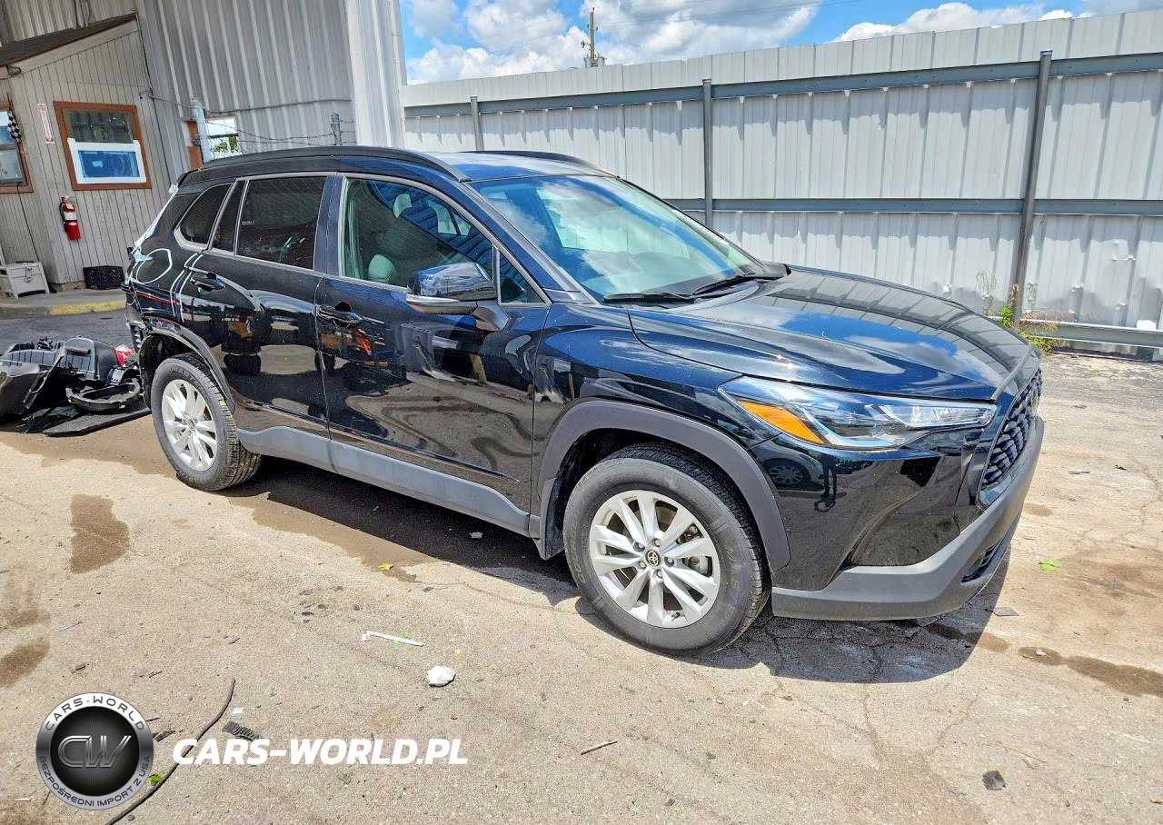 2022 Toyota Corolla Cross Le VIN:7MUBAABG1NV033931 - 4