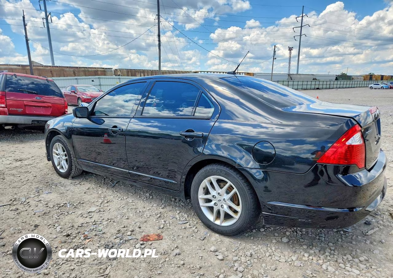 2012 Ford Fusion S VIN:3FAHP0GA9CR440824 - 2