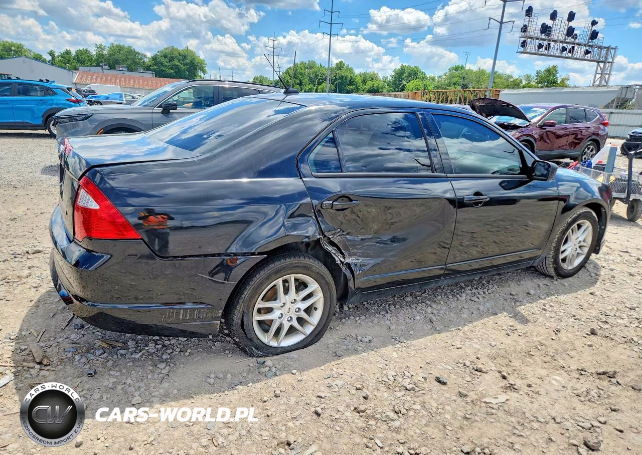 2012 Ford Fusion S VIN:3FAHP0GA9CR440824 - 3