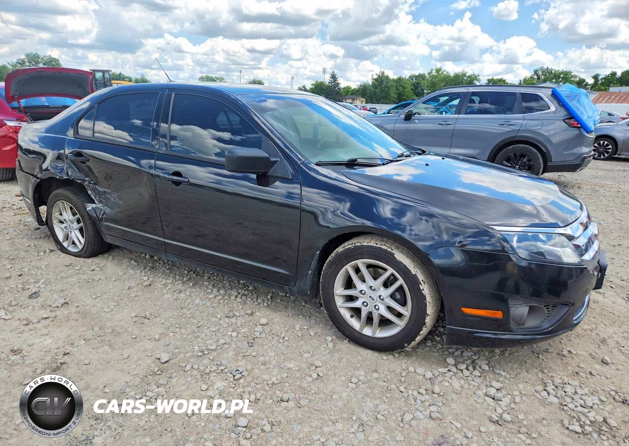 2012 Ford Fusion S VIN:3FAHP0GA9CR440824 - 4