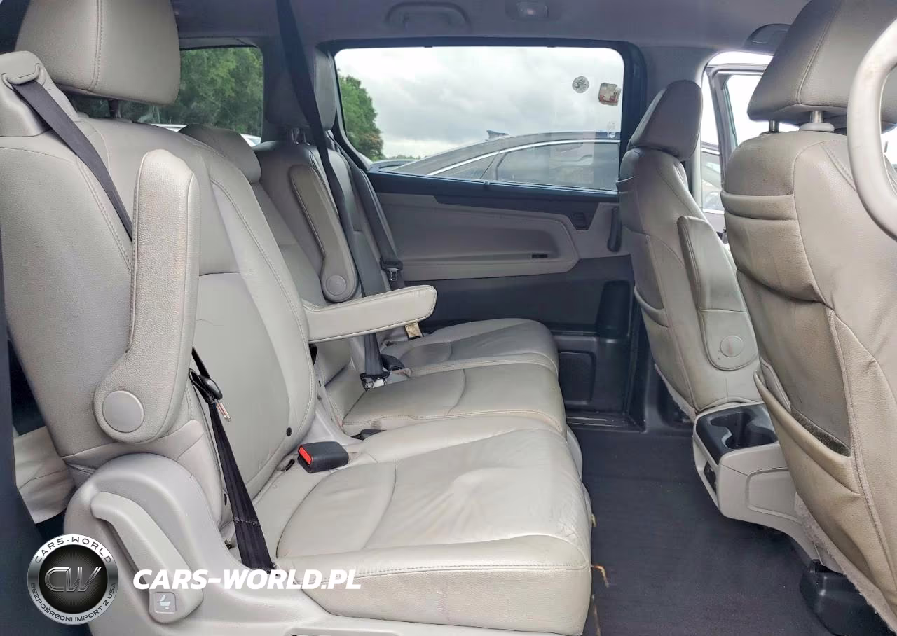 2018 Honda Odyssey Touring VIN:5FNRL6H82JB038389 - 10