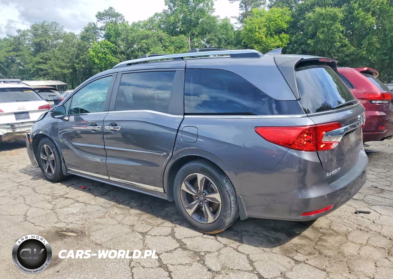 2018 Honda Odyssey Touring VIN:5FNRL6H82JB038389 - 2