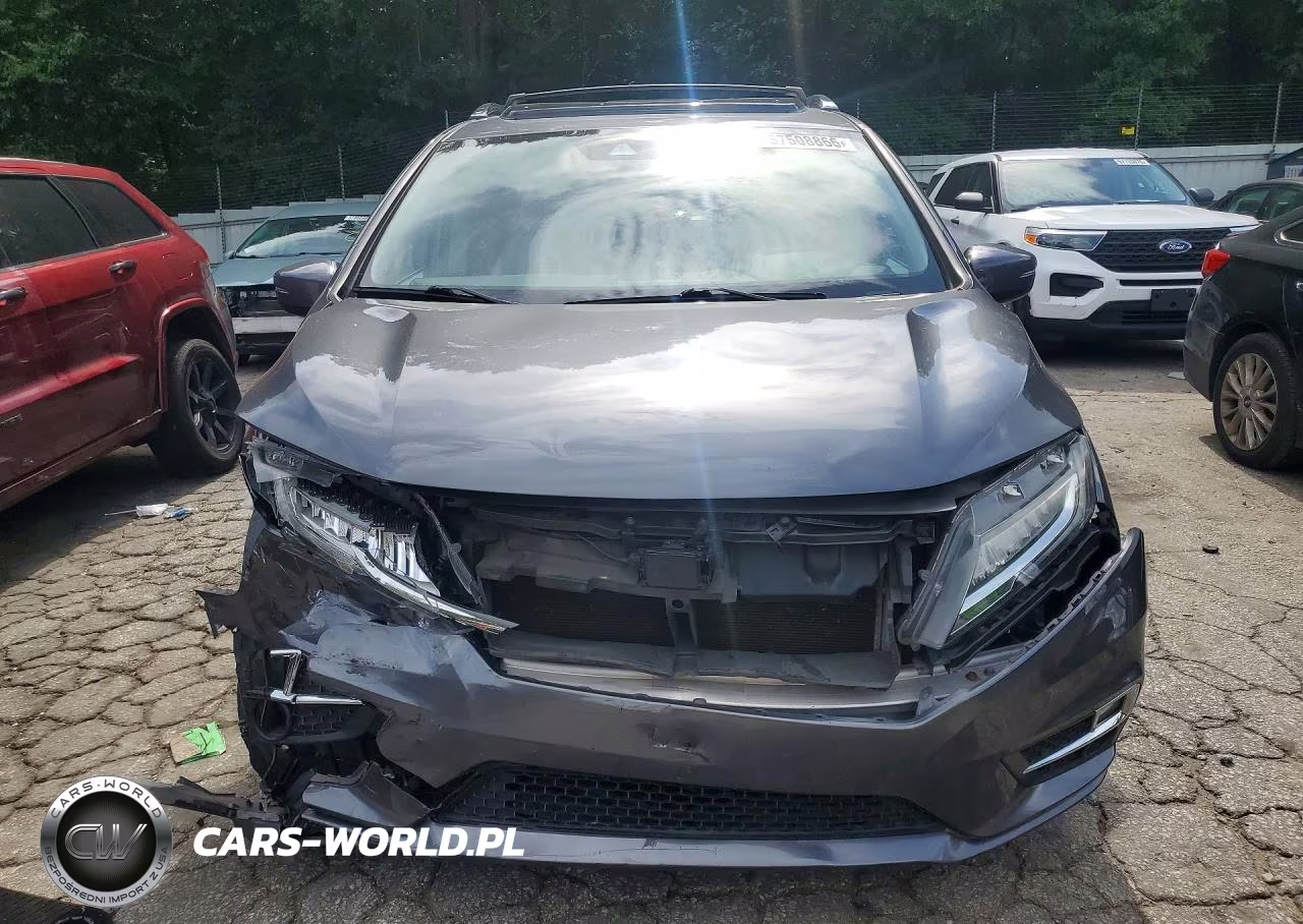 2018 Honda Odyssey Touring VIN:5FNRL6H82JB038389 - 5