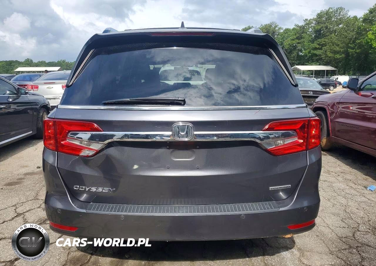 2018 Honda Odyssey Touring VIN:5FNRL6H82JB038389 - 6