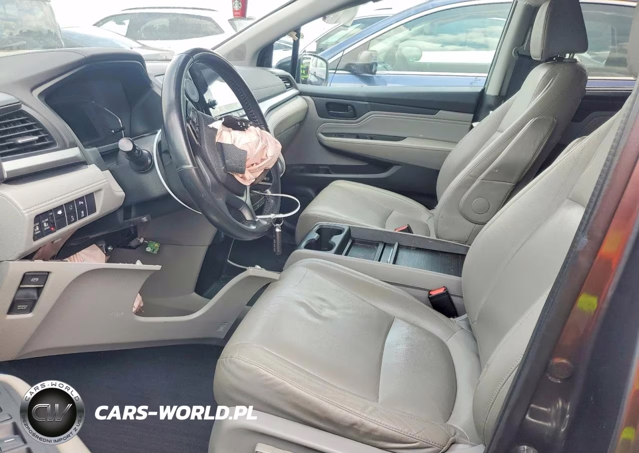 2018 Honda Odyssey Touring VIN:5FNRL6H82JB038389 - 7