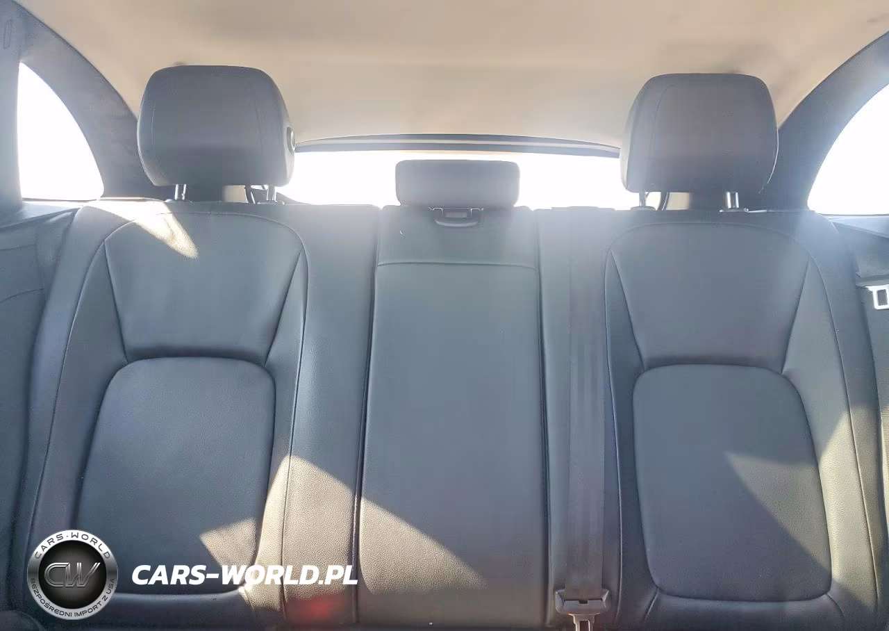 2018 Jaguar F-Pace Premium VIN:SADCJ2GX4JA236739 - 10