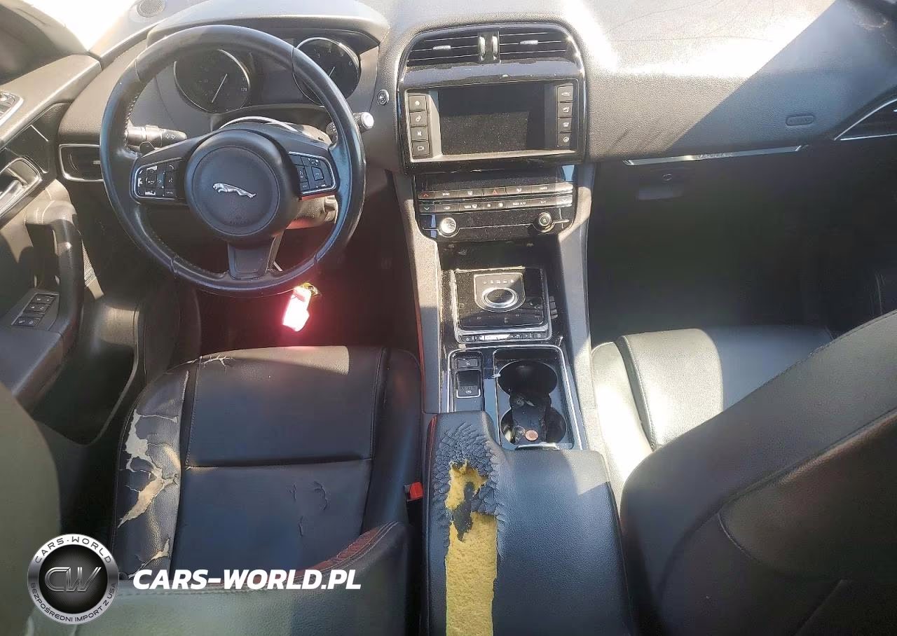 2018 Jaguar F-Pace Premium VIN:SADCJ2GX4JA236739 - 8
