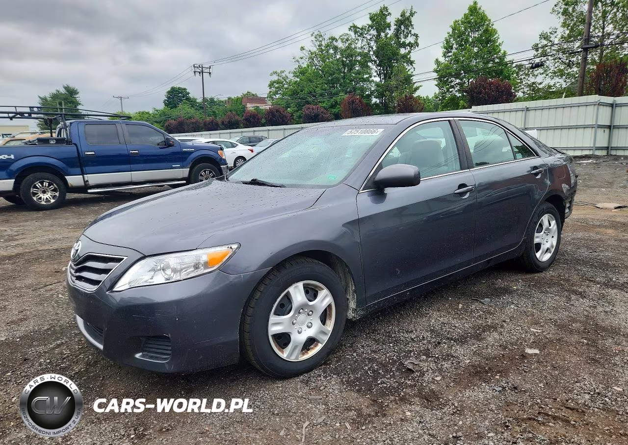 2010 Toyota Camry Le – zdjęcie 1 z 12
