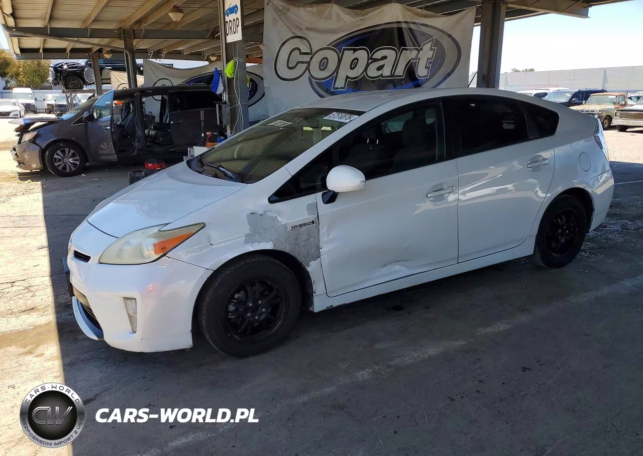 2013 Toyota Prius Three – zdjęcie 1 z 12