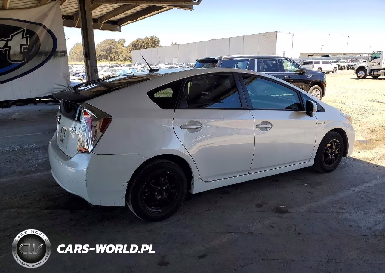 2013 Toyota Prius Three VIN:JTDKN3DU3D5653472 - 3