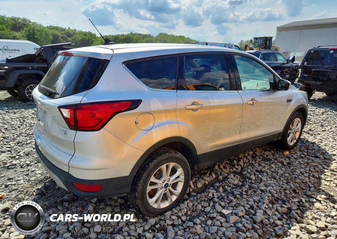 2019 Ford Escape Se VIN:1FMCU9GD8KUB07822 - 3