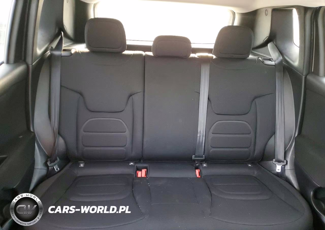 2018 Jeep Renegade Latitude VIN:ZACCJBBB6JPJ34508 - 10