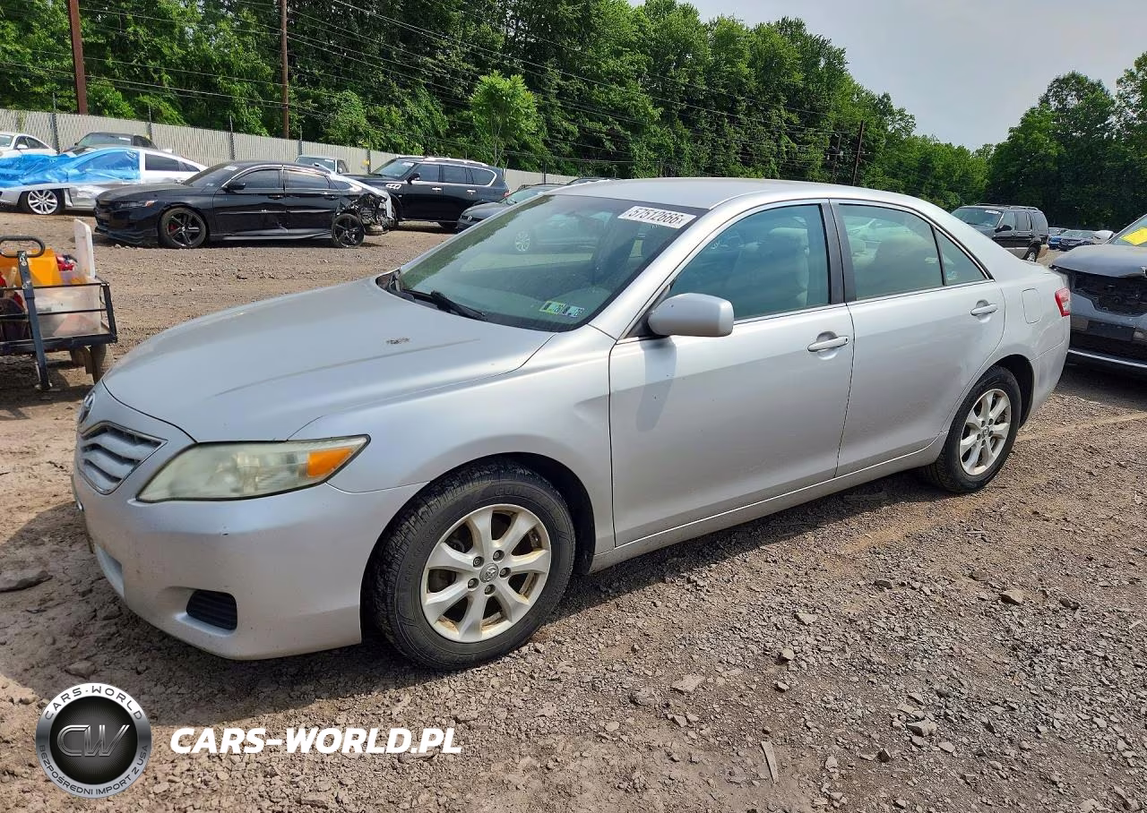 2011 Toyota Camry Le – zdjęcie 1 z 12