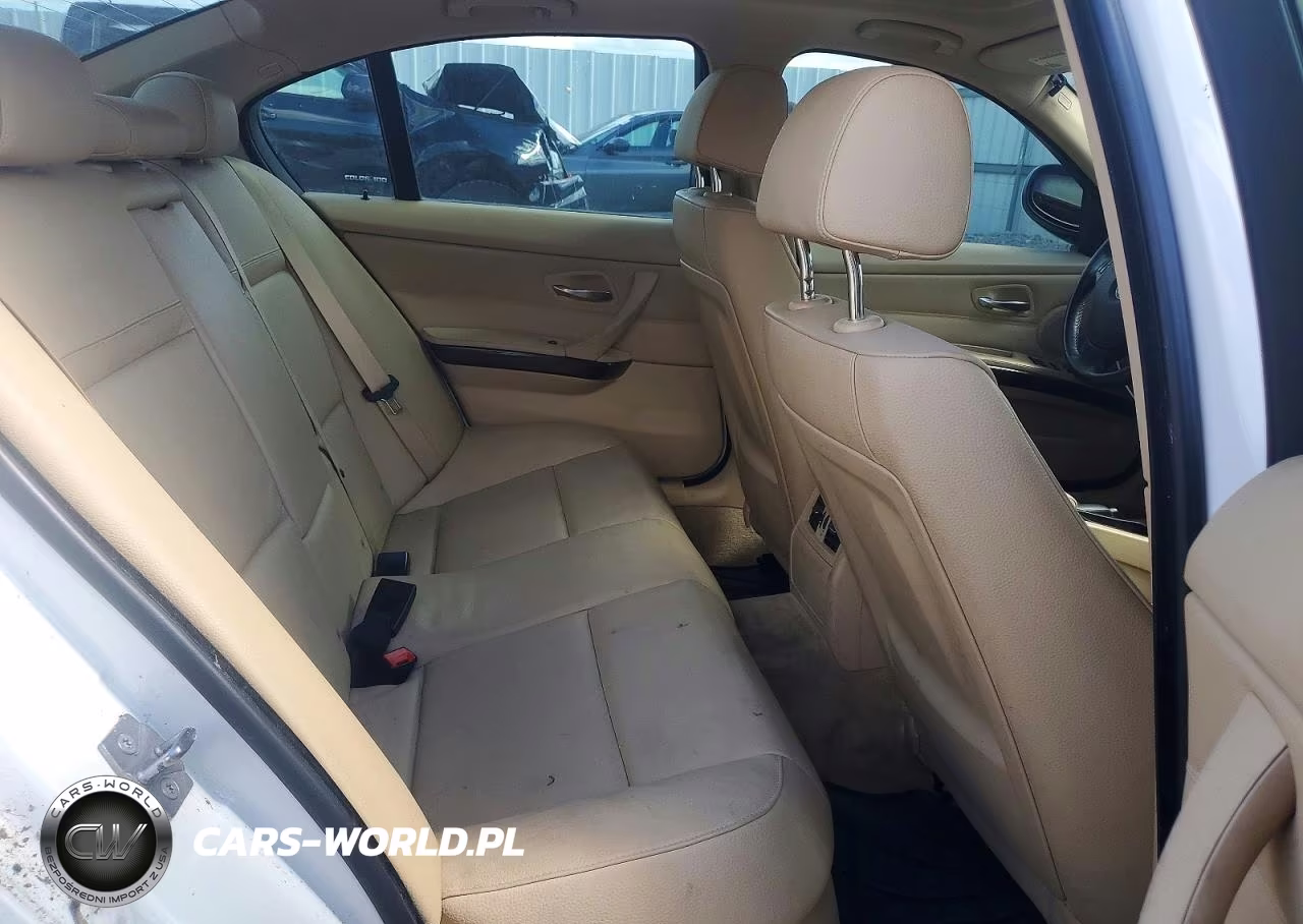 2010 BMW 328 Xi VIN:WBAPK7C57AA461486 - 10