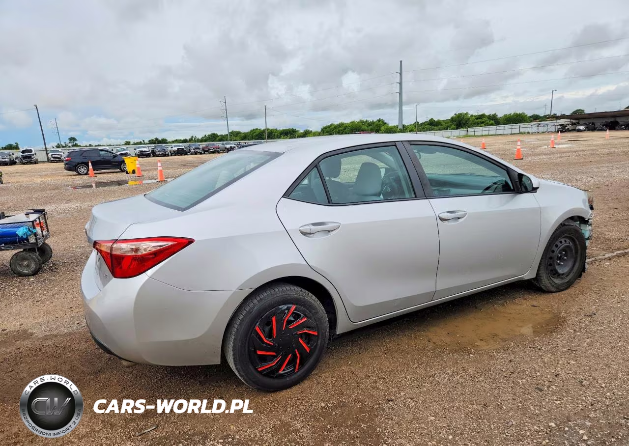 2017 Toyota Corolla Le VIN:5YFBURHEXHP734731 - 3