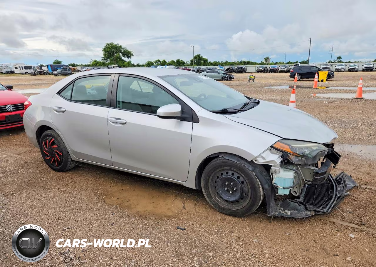 2017 Toyota Corolla Le VIN:5YFBURHEXHP734731 - 4