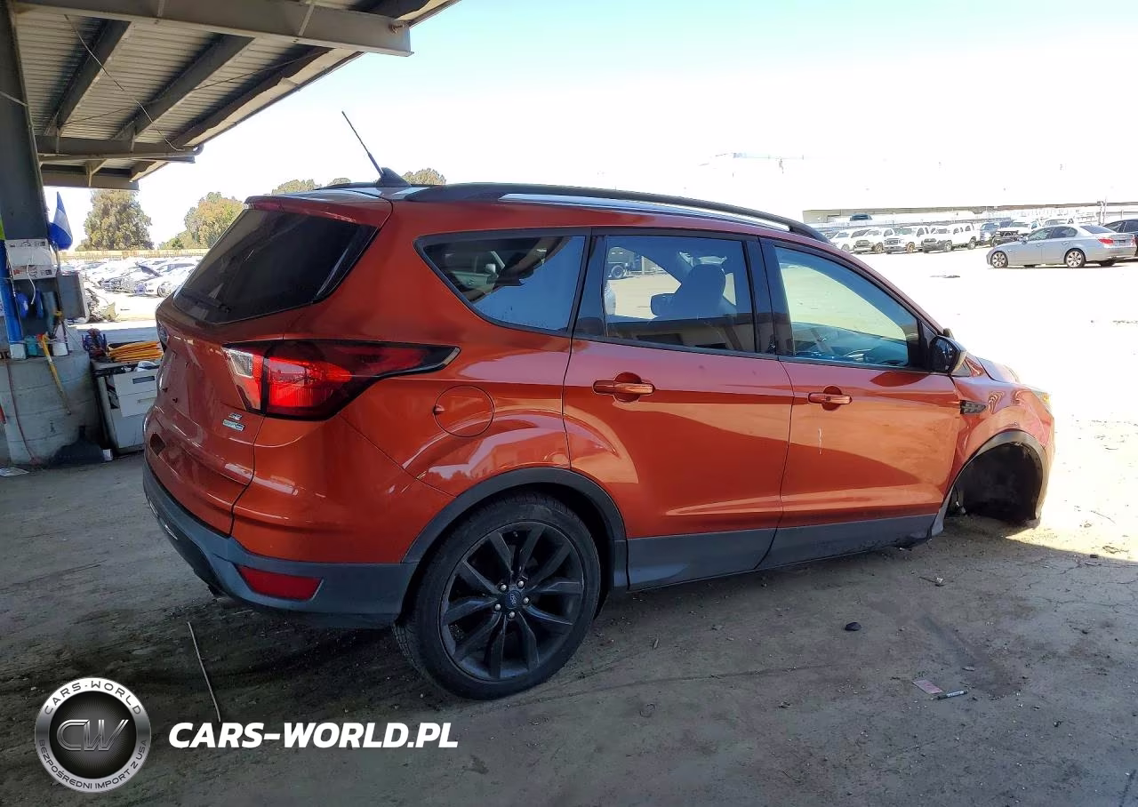 2019 Ford Escape Se VIN:1FMCU9GDXKUC05931 - 3