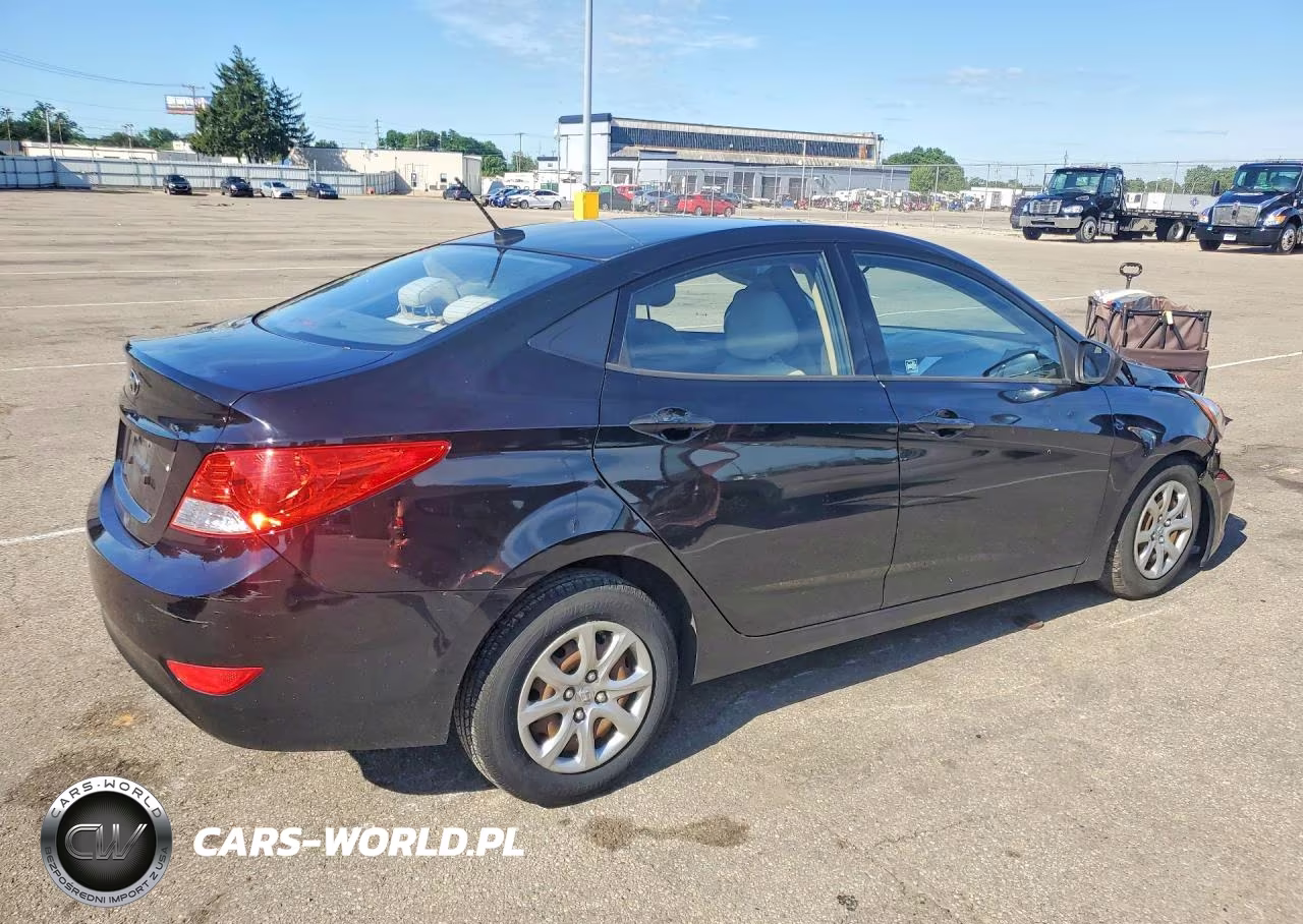 2013 Hyundai Accent Gls VIN:KMHCT4AE1DU448912 - 3