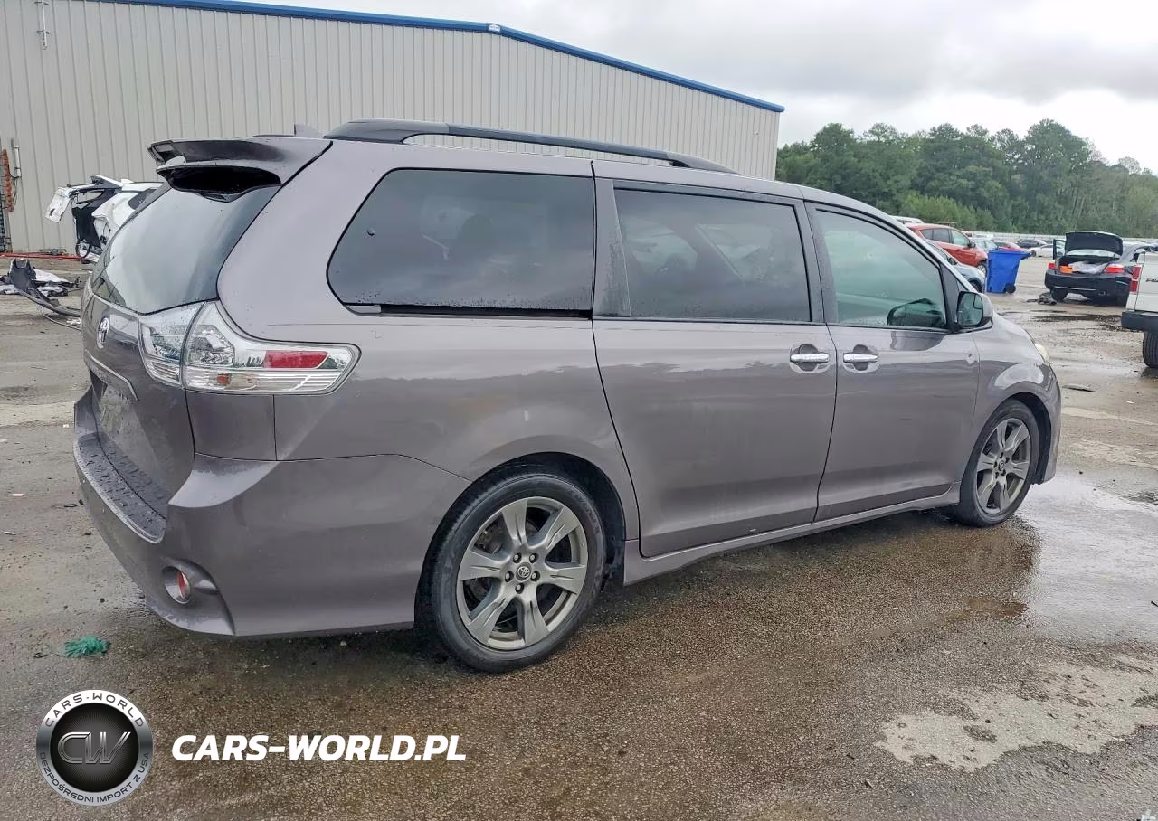 2018 Toyota Sienna Se 8-Passenger VIN:5TDXZ3DC1JS904819 - 3