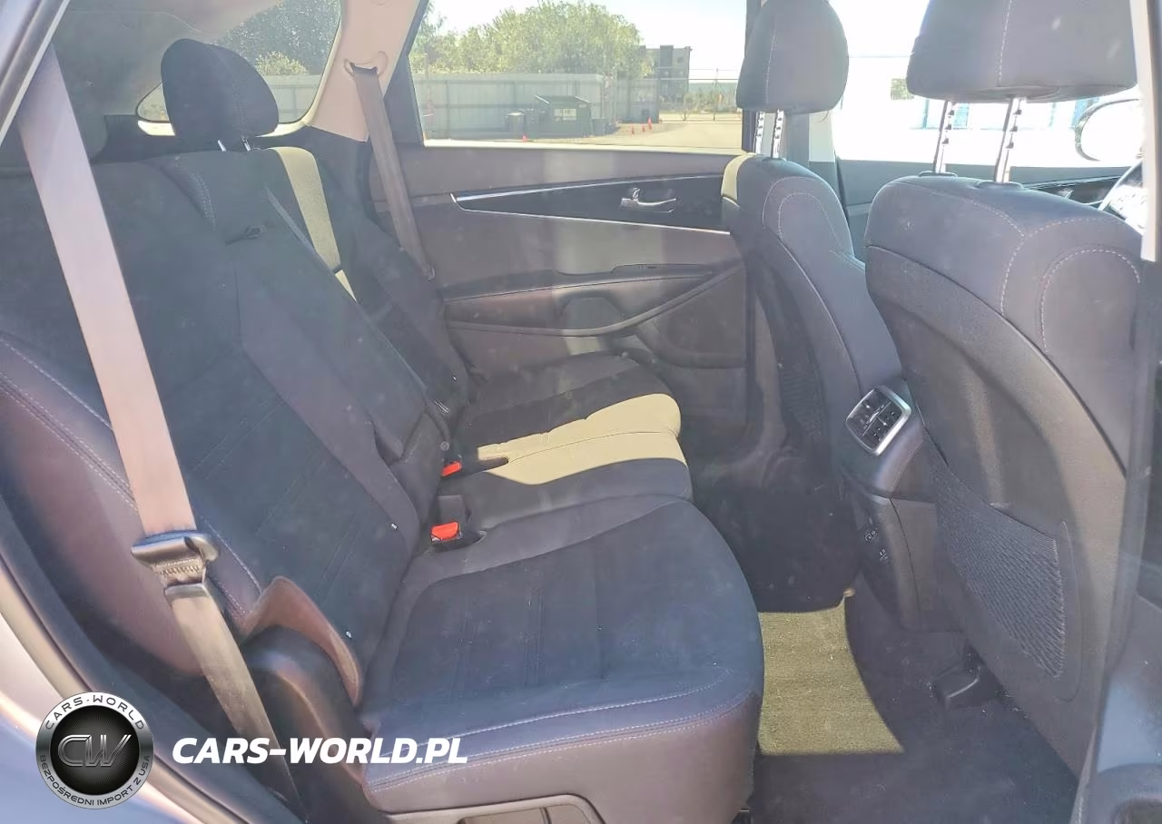2019 Kia Sorento VIN:5XYPGDA30KG597223 - 11