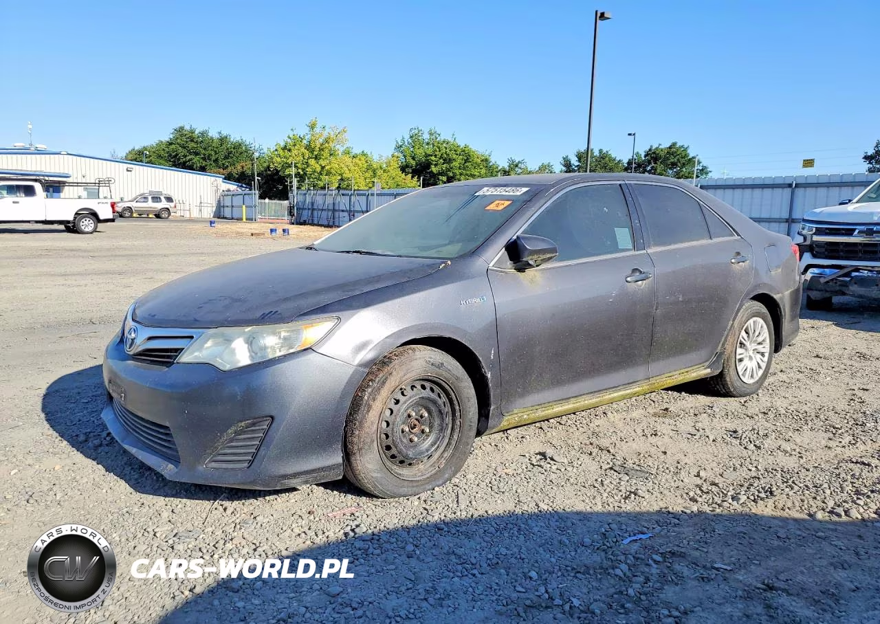 2013 Toyota Camry Hybrid Le – zdjęcie 1 z 12