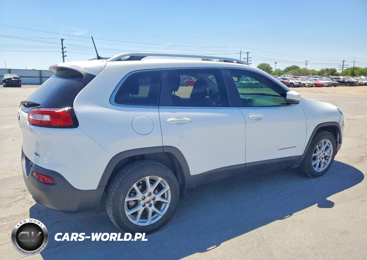 2017 Jeep Cherokee Latitude VIN:1C4PJLCB3HW623745 - 3