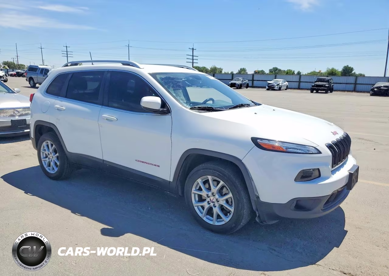 2017 Jeep Cherokee Latitude VIN:1C4PJLCB3HW623745 - 4