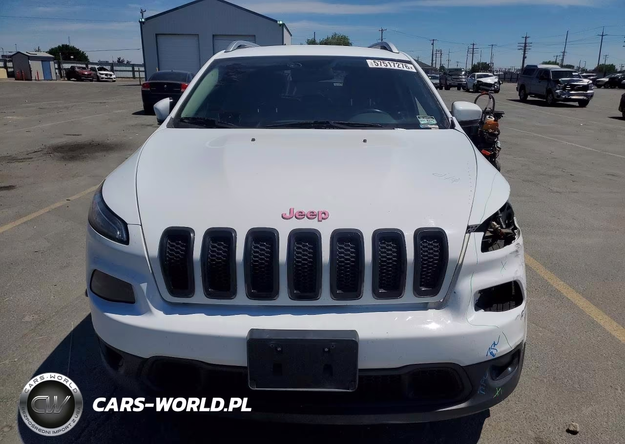 2017 Jeep Cherokee Latitude VIN:1C4PJLCB3HW623745 - 5
