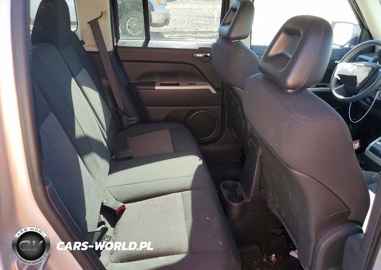 2008 Jeep Patriot Sport VIN:1J8FF28W98D636779 - 10