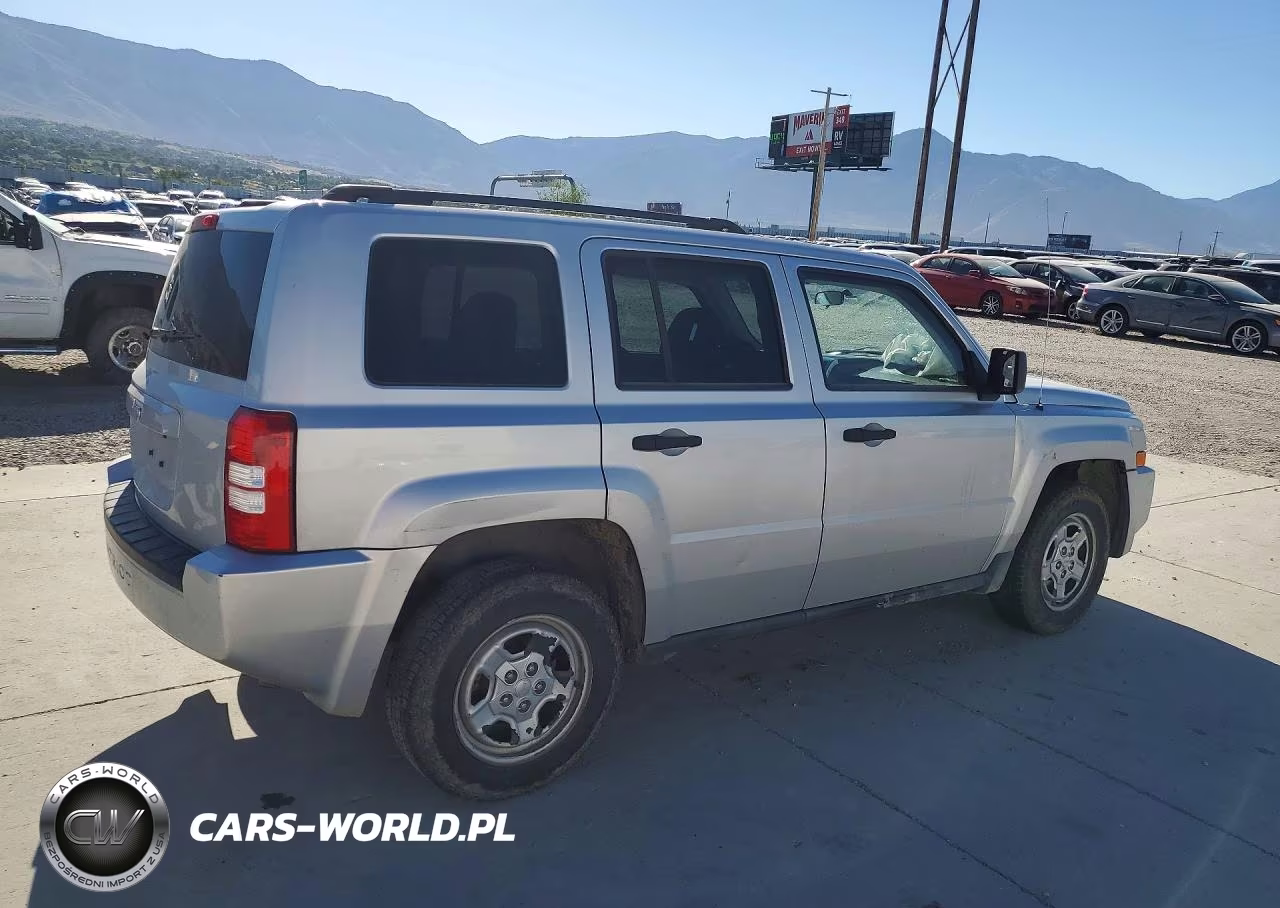 2008 Jeep Patriot Sport VIN:1J8FF28W98D636779 - 3