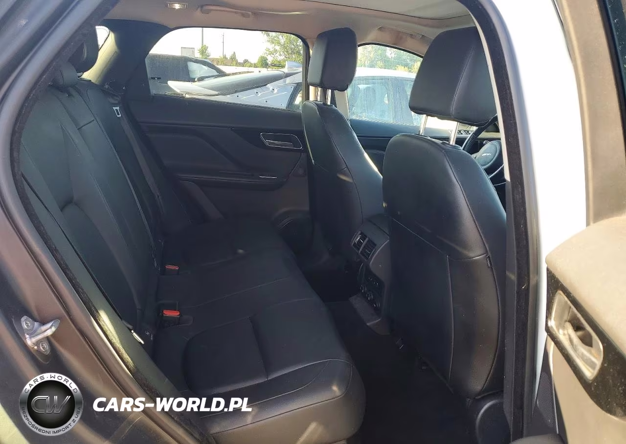 2018 Jaguar F-Pace Premium VIN:SADCJ2FX3JA248835 - 11