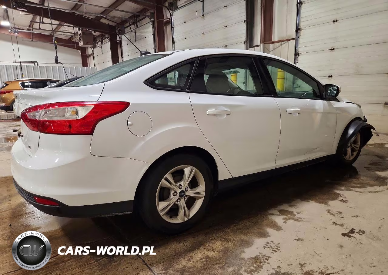 2014 Ford Focus Se VIN:1FADP3F23EL395732 - 3