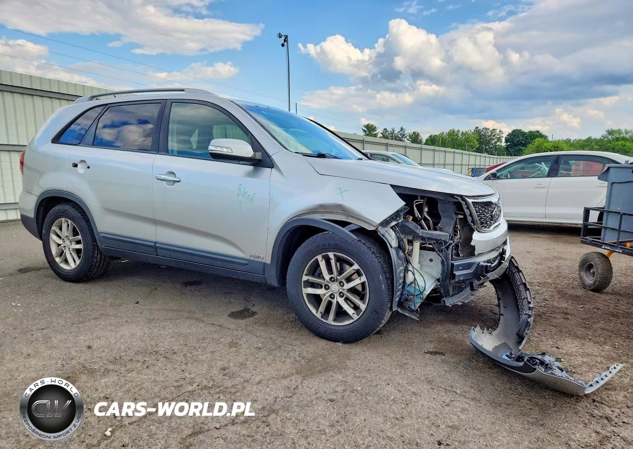 2014 Kia Sorento Lx VIN:5XYKTCA64EG524368 - 4