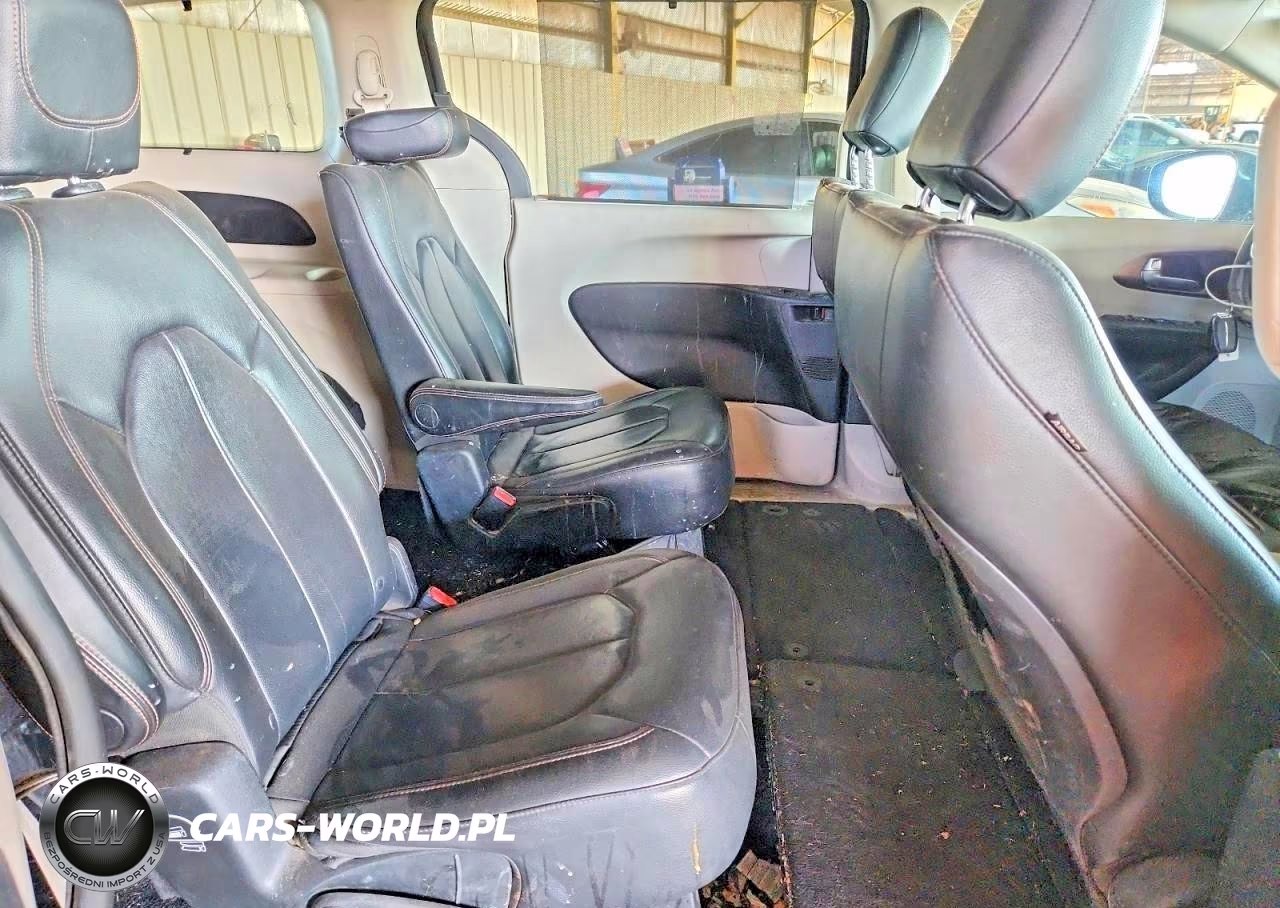 2017 Chrysler Pacifica Touring L VIN:2C4RC1BG0HR613297 - 11
