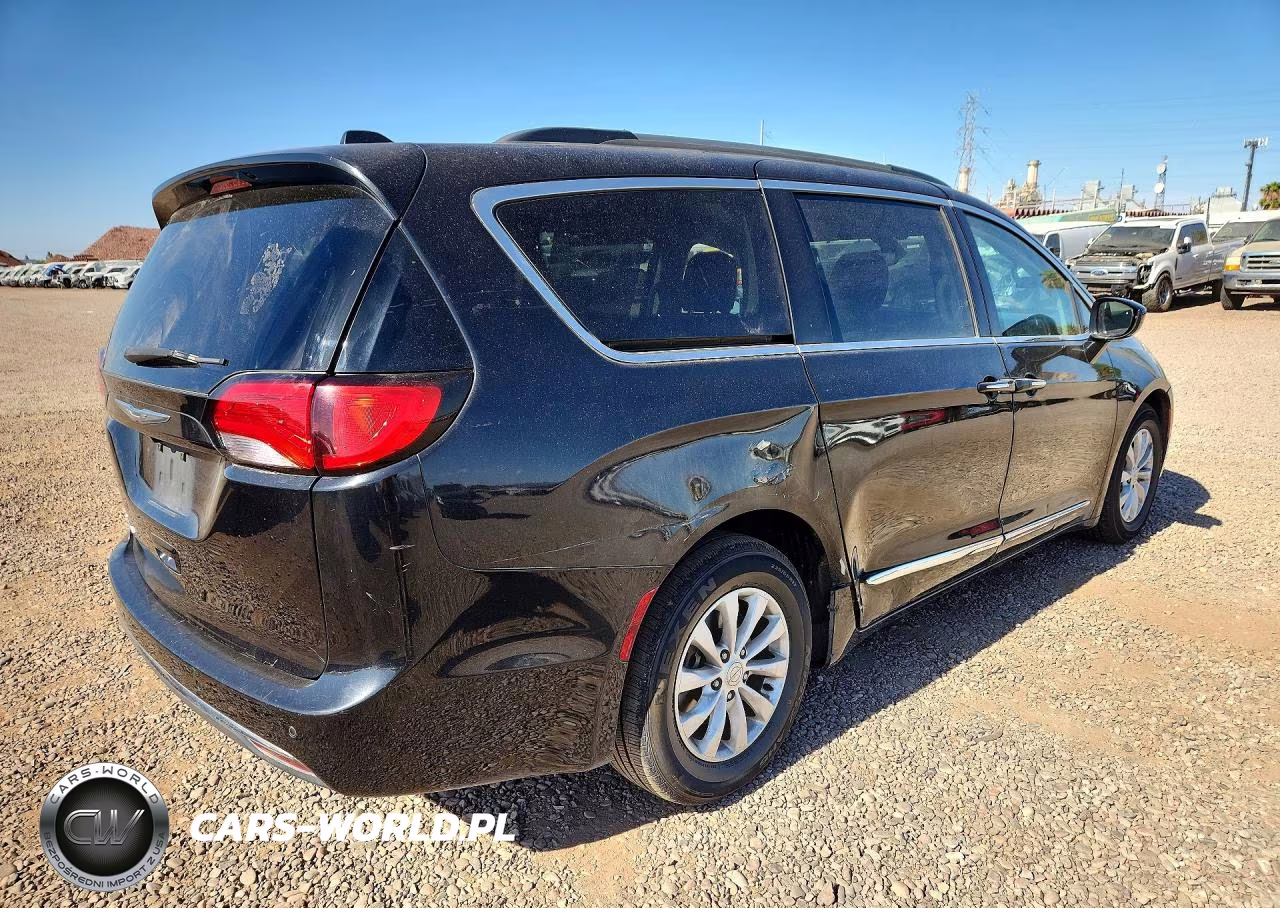 2017 Chrysler Pacifica Touring L VIN:2C4RC1BG0HR613297 - 3