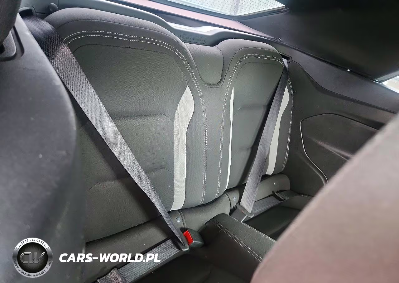 2018 Chevrolet Camaro Lt VIN:1G1FB3DX5J0168742 - 10