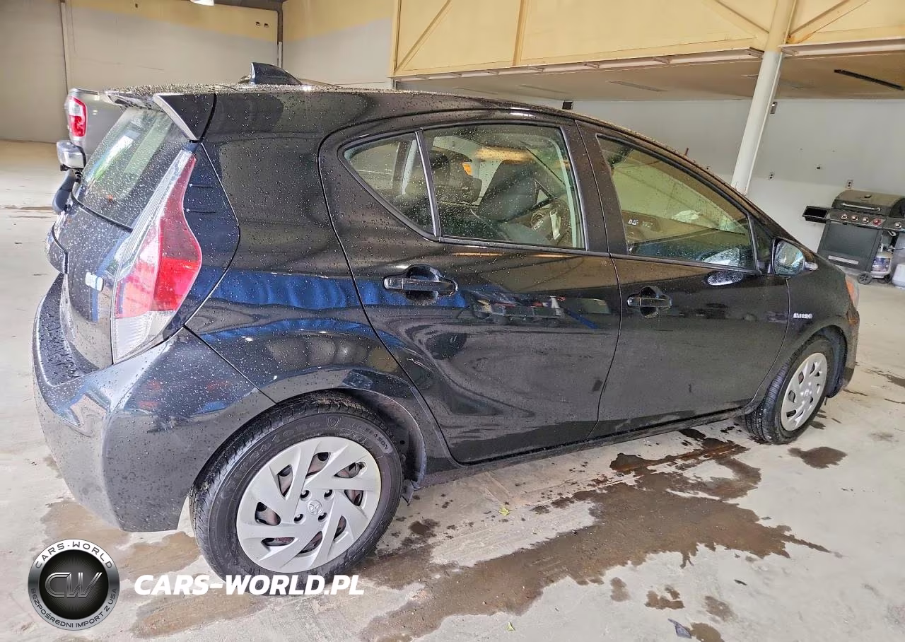 2016 Toyota Prius C Two VIN:JTDKDTB30G1126675 - 3