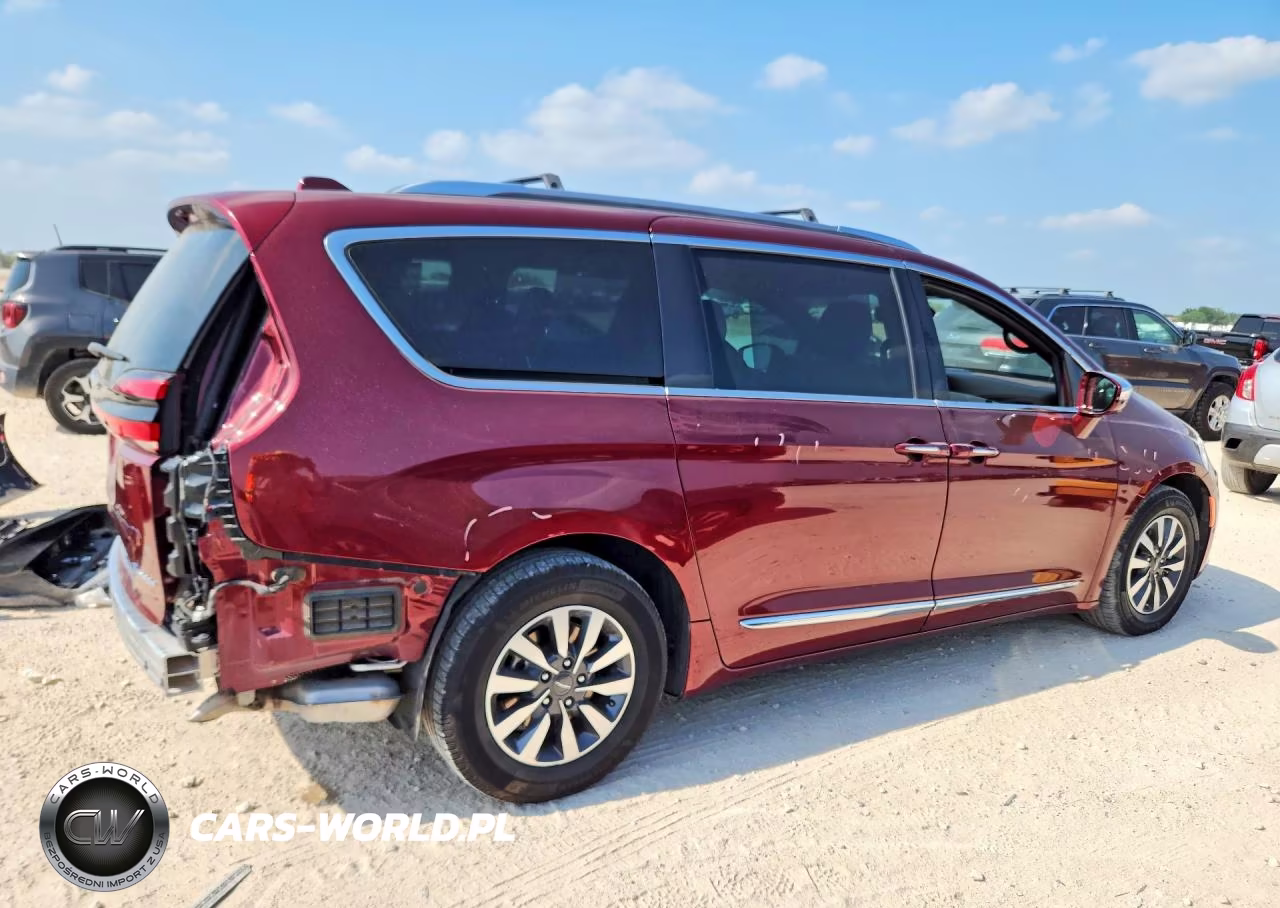 2021 Chrysler Pacifica Hybrid Limited VIN:2C4RC1S7XMR581453 - 3