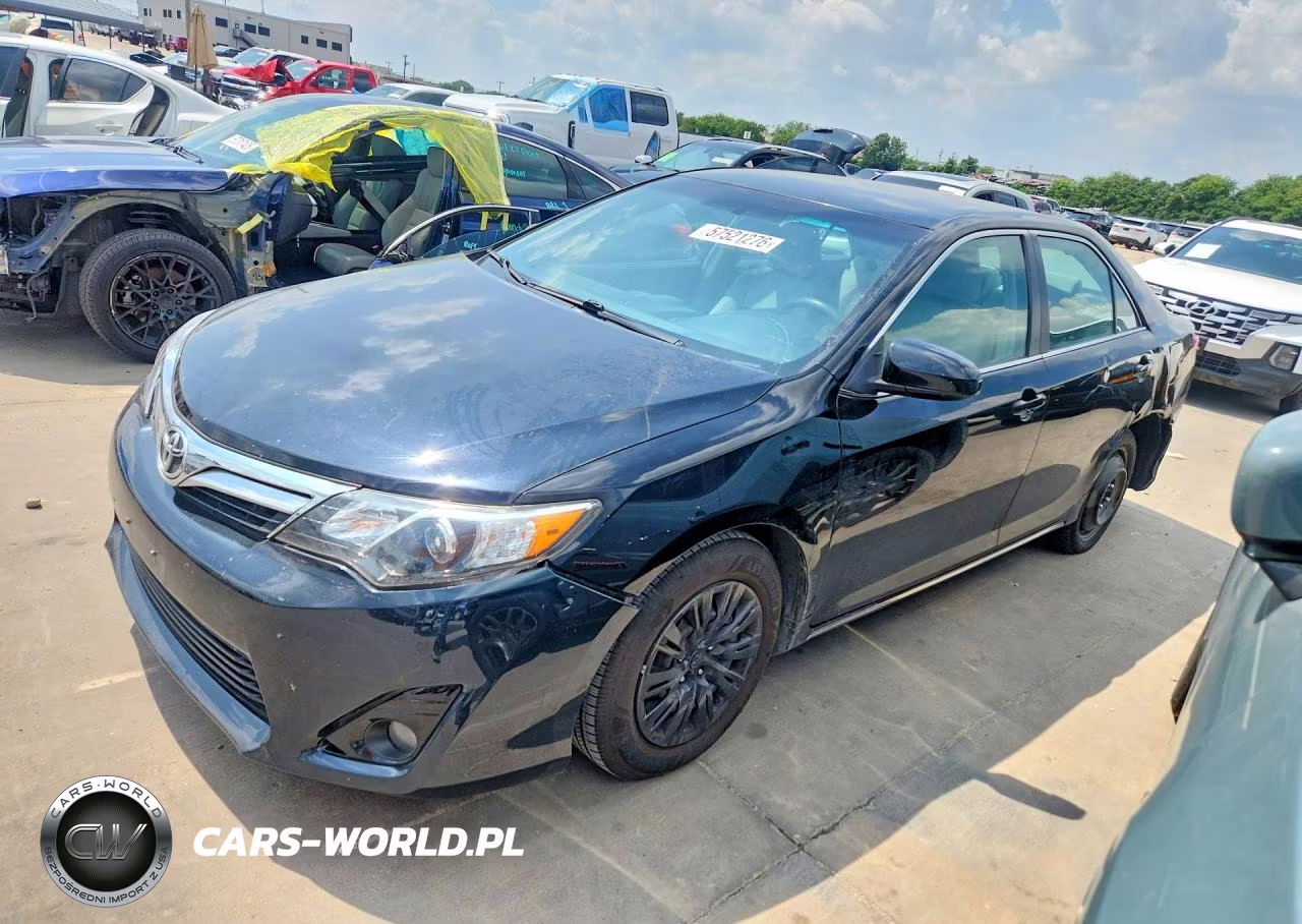 2014 Toyota Camry Le – zdjęcie 1 z 12
