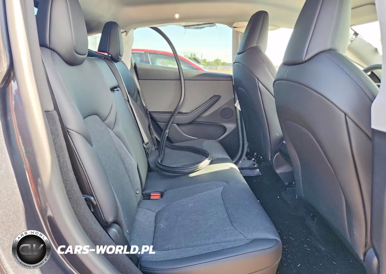 2026 Tesla Model Y VIN:7SAYGDEE2TA687109 - 10